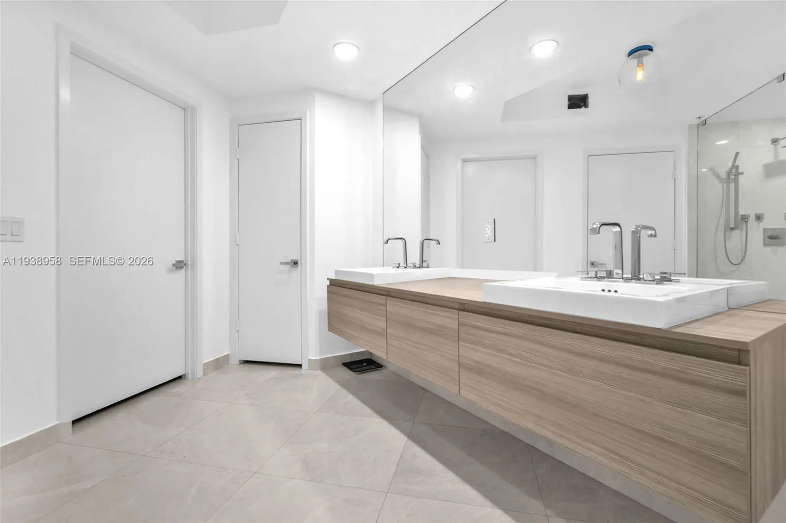 17111 Biscayne Blvd 411, North Miami Beach, Florid, North Miami Beach, Florida 33160, 2 Bedrooms Bedrooms, ,2 BathroomsBathrooms,Residential,For Sale,17111 Biscayne Blvd 411, North Miami Beach, Florid,A11938958