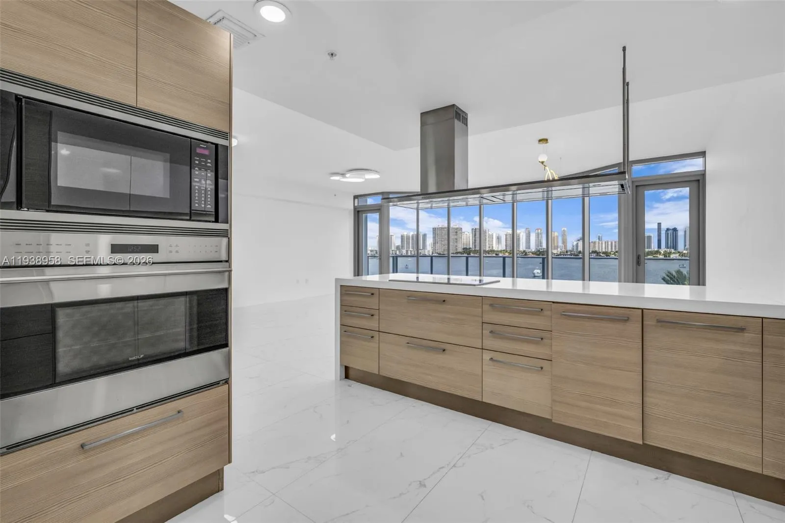 17111 Biscayne Blvd 411, North Miami Beach, Florid, North Miami Beach, Florida 33160, 2 Bedrooms Bedrooms, ,2 BathroomsBathrooms,Residential,For Sale,17111 Biscayne Blvd 411, North Miami Beach, Florid,A11938958