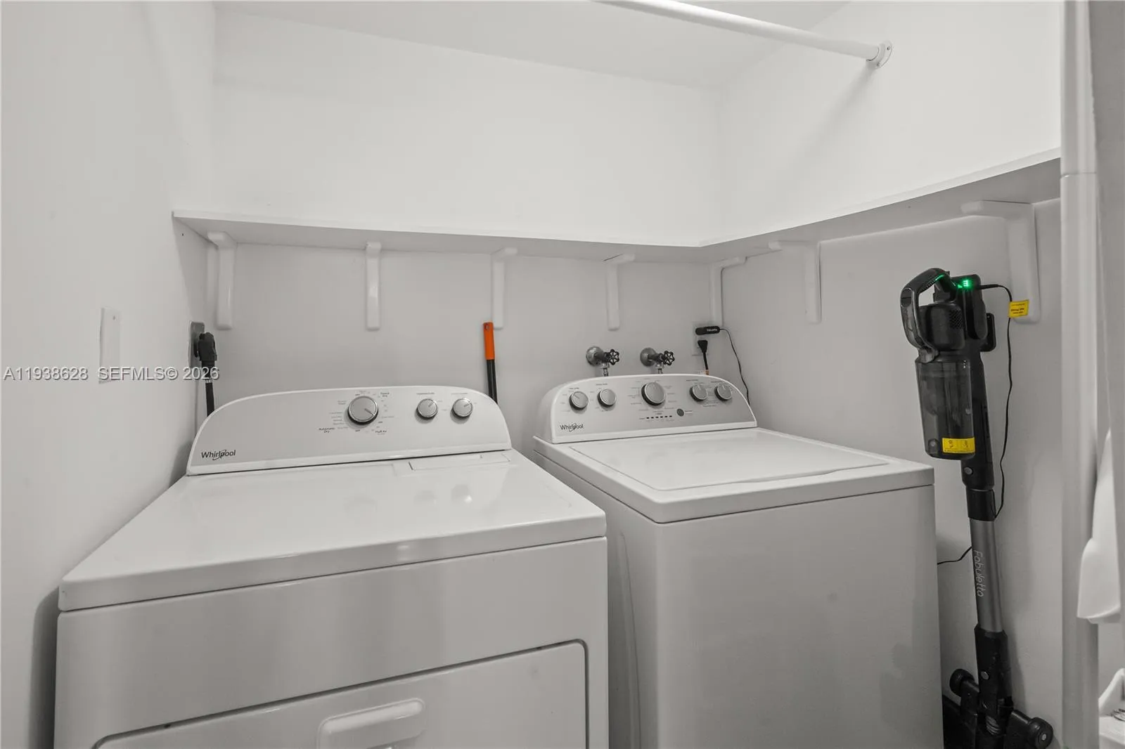 2843 S Bayshore Dr 6b, Miami, Florida 33133, Miami, Florida 33133, 2 Bedrooms Bedrooms, ,2 BathroomsBathrooms,Residential,For Sale,2843 S Bayshore Dr 6b, Miami, Florida 33133,A11938628