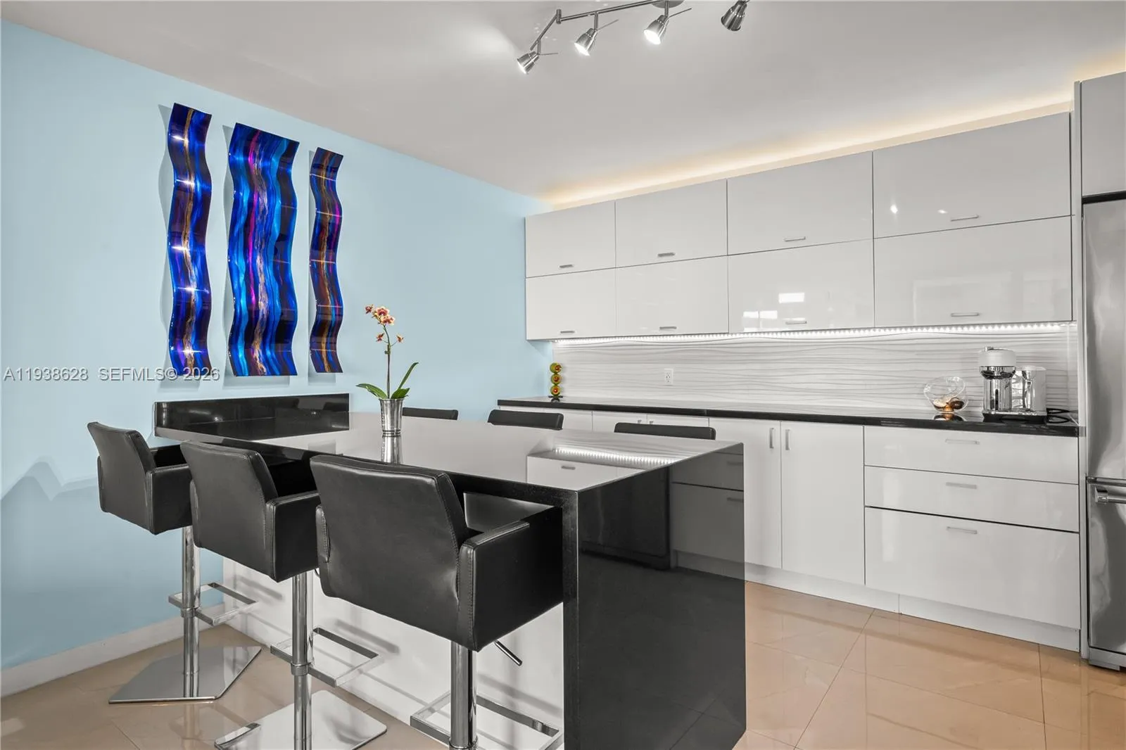 2843 S Bayshore Dr 6b, Miami, Florida 33133, Miami, Florida 33133, 2 Bedrooms Bedrooms, ,2 BathroomsBathrooms,Residential,For Sale,2843 S Bayshore Dr 6b, Miami, Florida 33133,A11938628