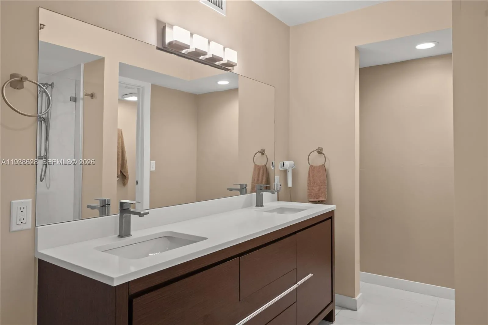 2843 S Bayshore Dr 6b, Miami, Florida 33133, Miami, Florida 33133, 2 Bedrooms Bedrooms, ,2 BathroomsBathrooms,Residential,For Sale,2843 S Bayshore Dr 6b, Miami, Florida 33133,A11938628