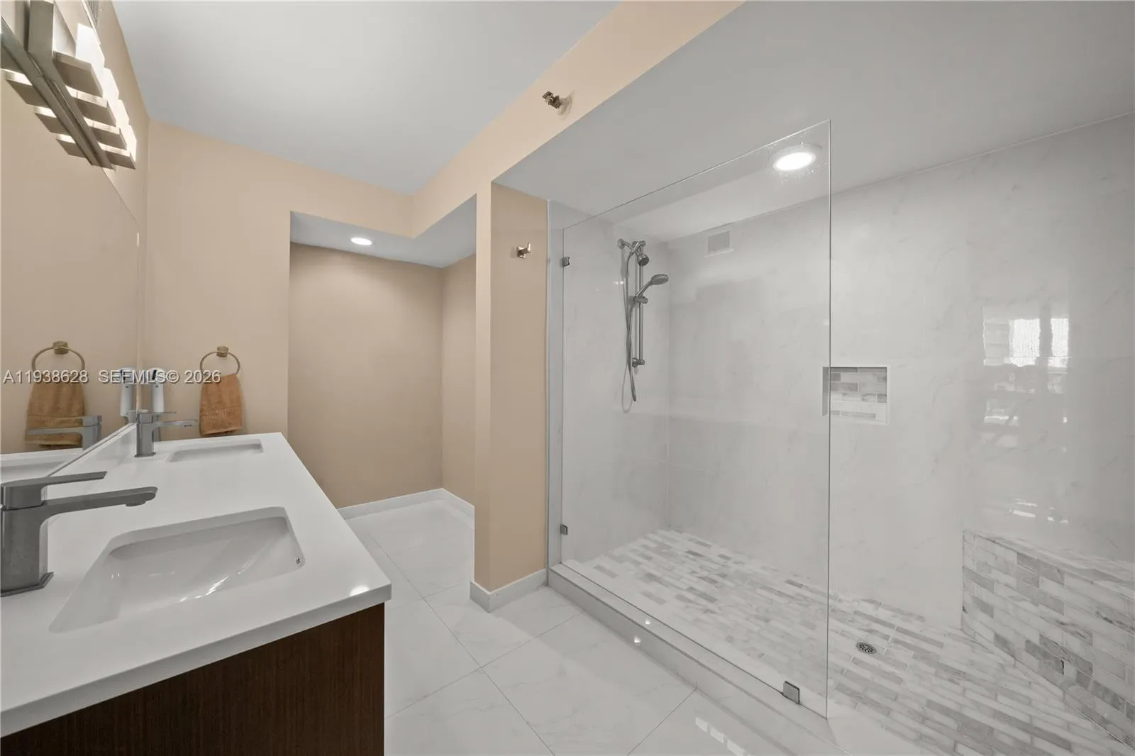 2843 S Bayshore Dr 6b, Miami, Florida 33133, Miami, Florida 33133, 2 Bedrooms Bedrooms, ,2 BathroomsBathrooms,Residential,For Sale,2843 S Bayshore Dr 6b, Miami, Florida 33133,A11938628