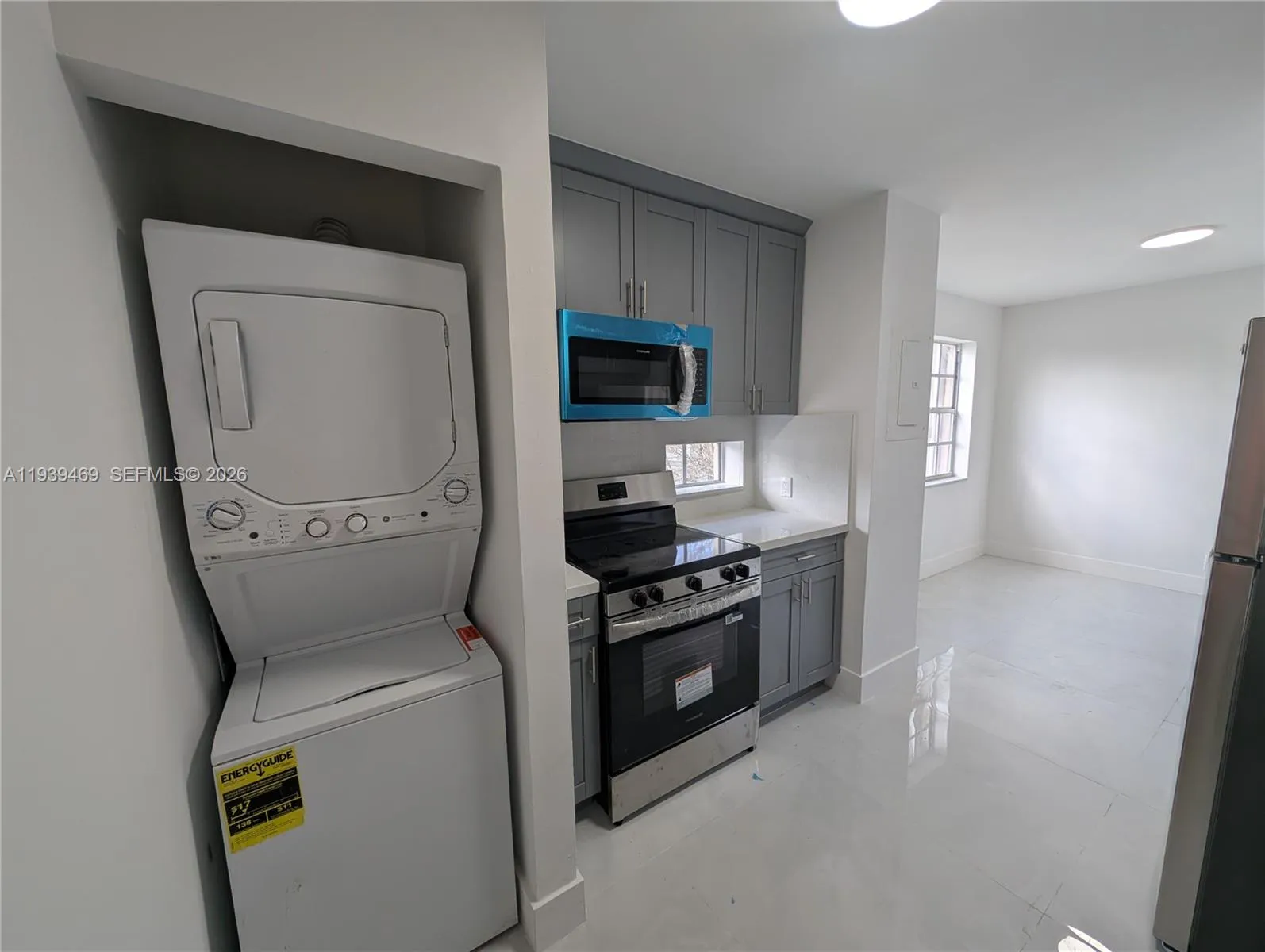 Pembroke Pines, Florida 33025, 3 Bedrooms Bedrooms, ,2 BathroomsBathrooms,Residential Lease,For Rent,A11939469