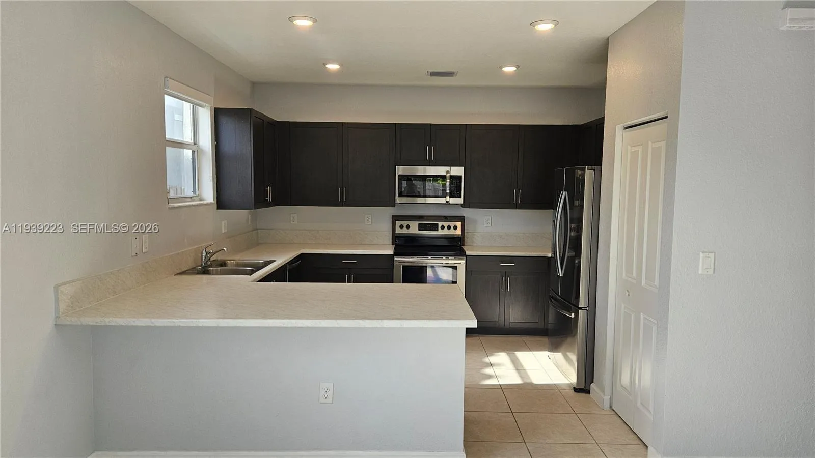 1433 Se 27th Ter, Homestead, Florida 33035, Homestead, Florida 33035, 5 Bedrooms Bedrooms, ,3 BathroomsBathrooms,Residential,For Sale,1433 Se 27th Ter, Homestead, Florida 33035,A11939223