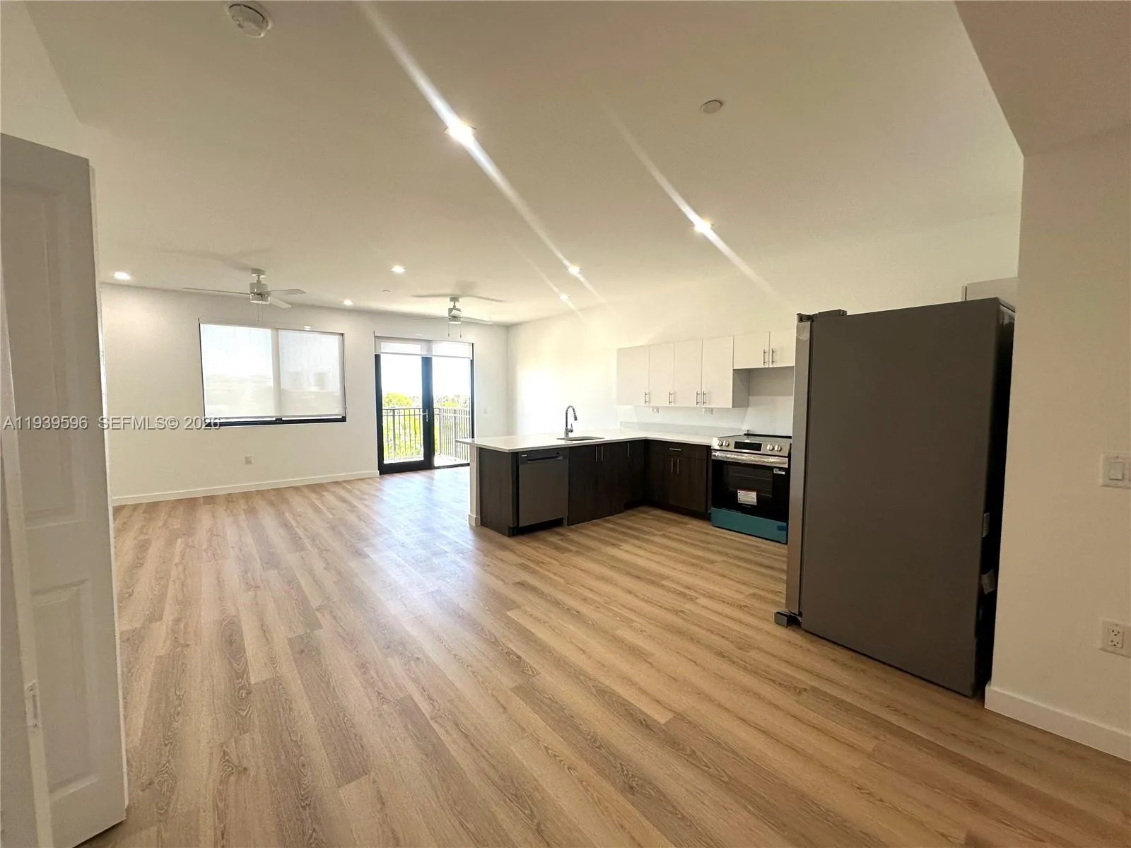 20 Ne 19th Ave Ph08, Pompano Beach, Florida 33060, Pompano Beach, Florida 33060, ,1 BathroomBathrooms,Residential Lease,For Rent,20 Ne 19th Ave Ph08, Pompano Beach, Florida 33060,A11939596