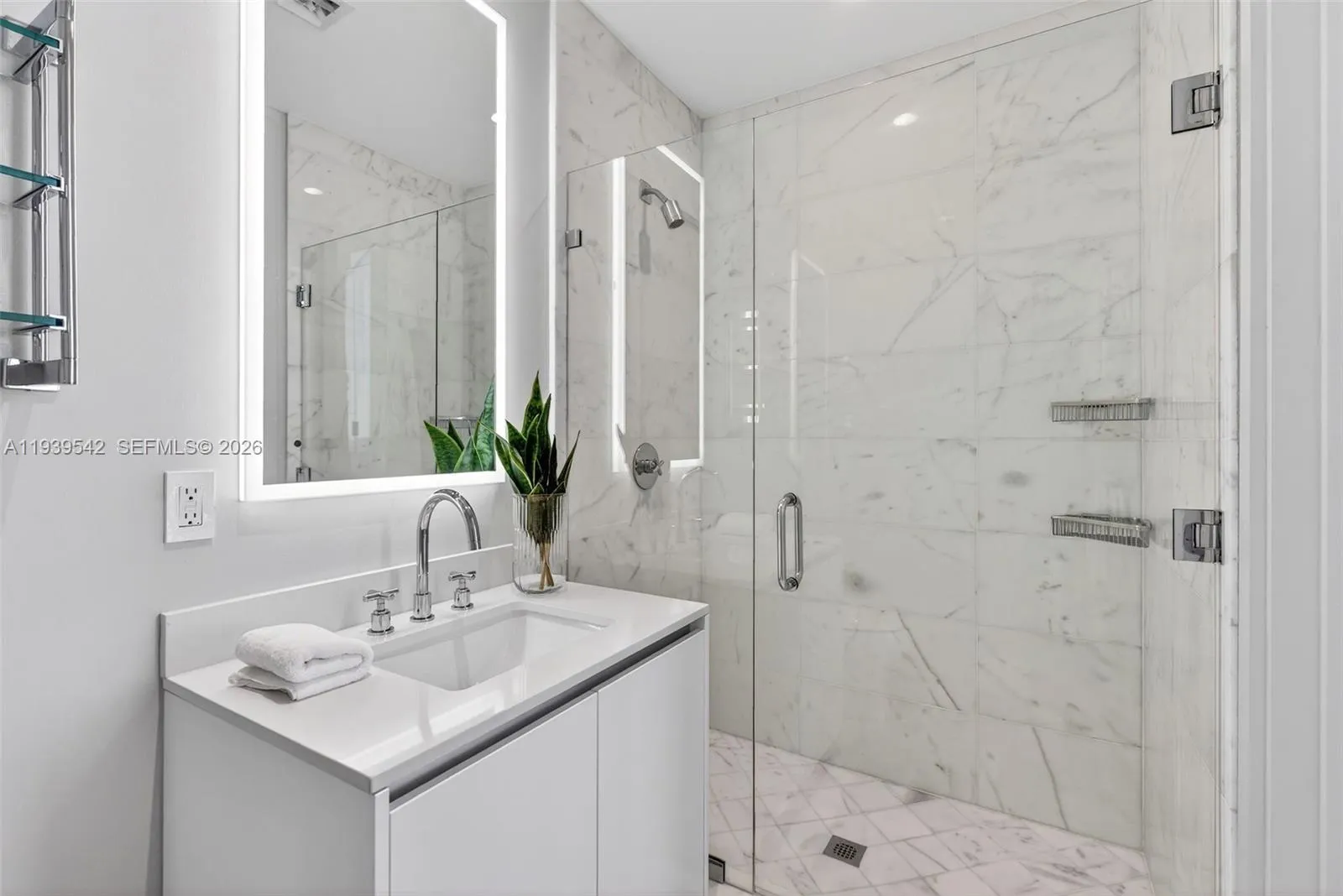 2821 S Bayshore Dr 19b, Miami, Florida 33133, Miami, Florida 33133, 4 Bedrooms Bedrooms, ,3 BathroomsBathrooms,Residential,For Sale,2821 S Bayshore Dr 19b, Miami, Florida 33133,A11939542