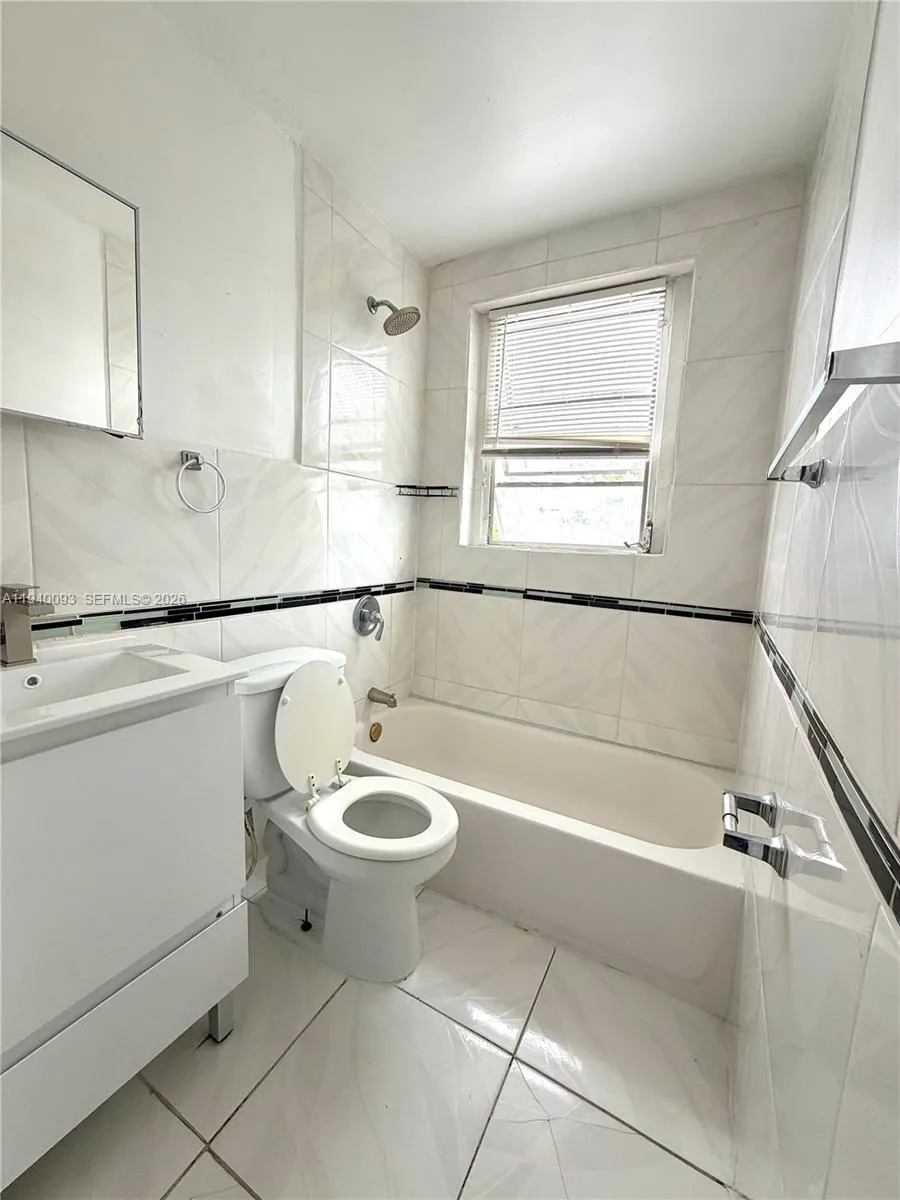 967 Sw 5th St 4, Miami, Florida 33130, Miami, Florida 33130, 1 Bedroom Bedrooms, ,1 BathroomBathrooms,Residential Lease,For Rent,967 Sw 5th St 4, Miami, Florida 33130,A11940093