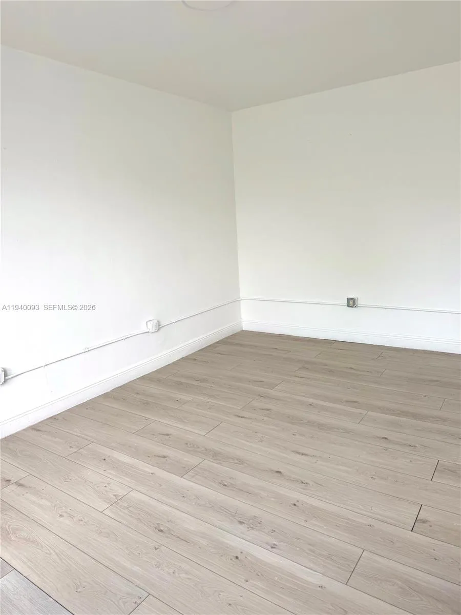 967 Sw 5th St 4, Miami, Florida 33130, Miami, Florida 33130, 1 Bedroom Bedrooms, ,1 BathroomBathrooms,Residential Lease,For Rent,967 Sw 5th St 4, Miami, Florida 33130,A11940093