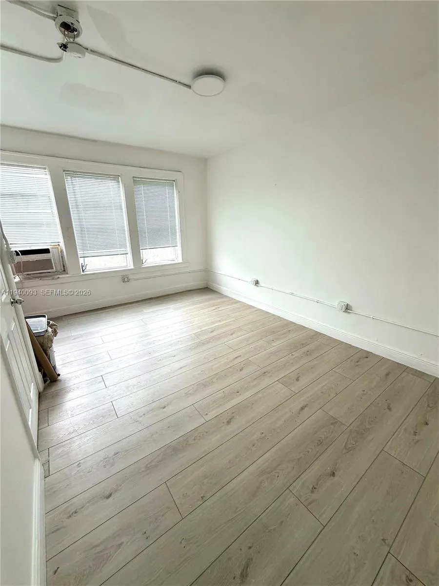 967 Sw 5th St 4, Miami, Florida 33130, Miami, Florida 33130, 1 Bedroom Bedrooms, ,1 BathroomBathrooms,Residential Lease,For Rent,967 Sw 5th St 4, Miami, Florida 33130,A11940093