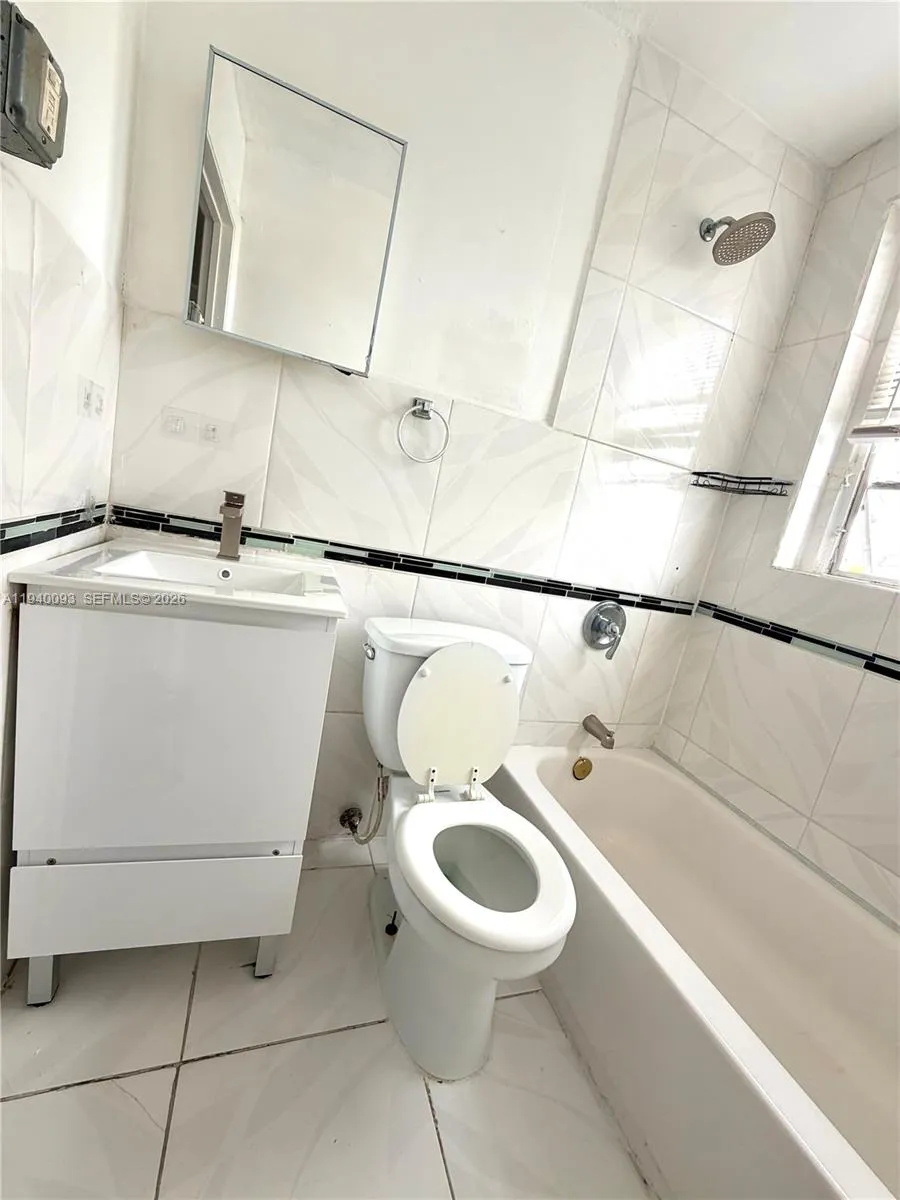 967 Sw 5th St 4, Miami, Florida 33130, Miami, Florida 33130, 1 Bedroom Bedrooms, ,1 BathroomBathrooms,Residential Lease,For Rent,967 Sw 5th St 4, Miami, Florida 33130,A11940093