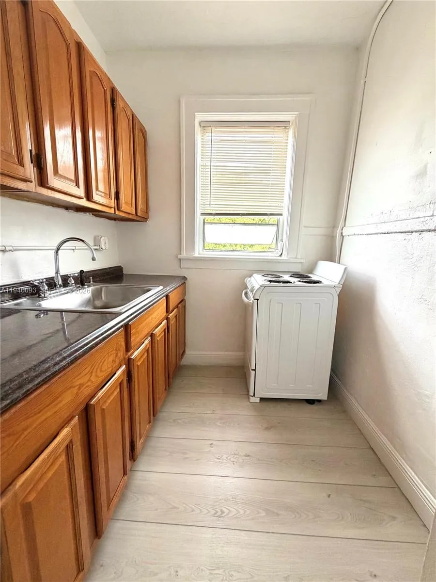 967 Sw 5th St 4, Miami, Florida 33130, Miami, Florida 33130, 1 Bedroom Bedrooms, ,1 BathroomBathrooms,Residential Lease,For Rent,967 Sw 5th St 4, Miami, Florida 33130,A11940093