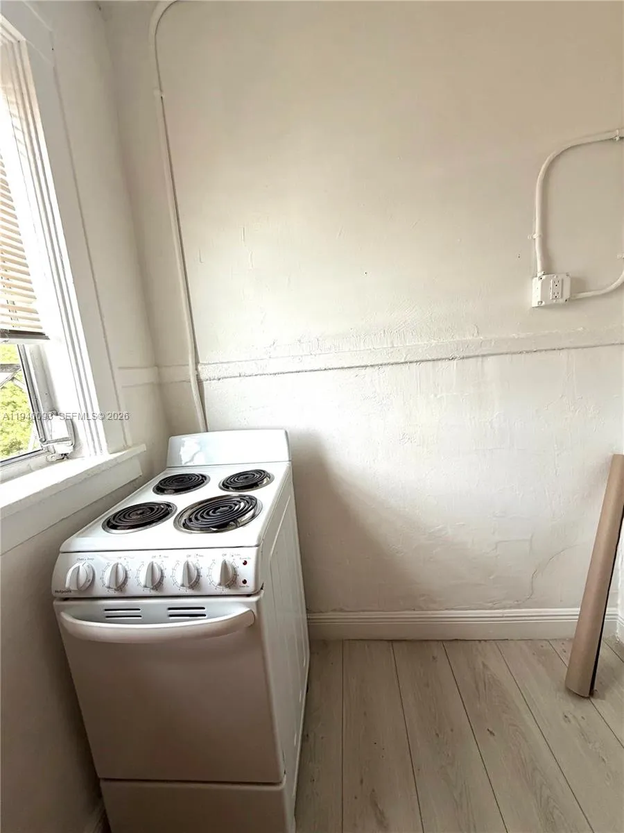 967 Sw 5th St 4, Miami, Florida 33130, Miami, Florida 33130, 1 Bedroom Bedrooms, ,1 BathroomBathrooms,Residential Lease,For Rent,967 Sw 5th St 4, Miami, Florida 33130,A11940093