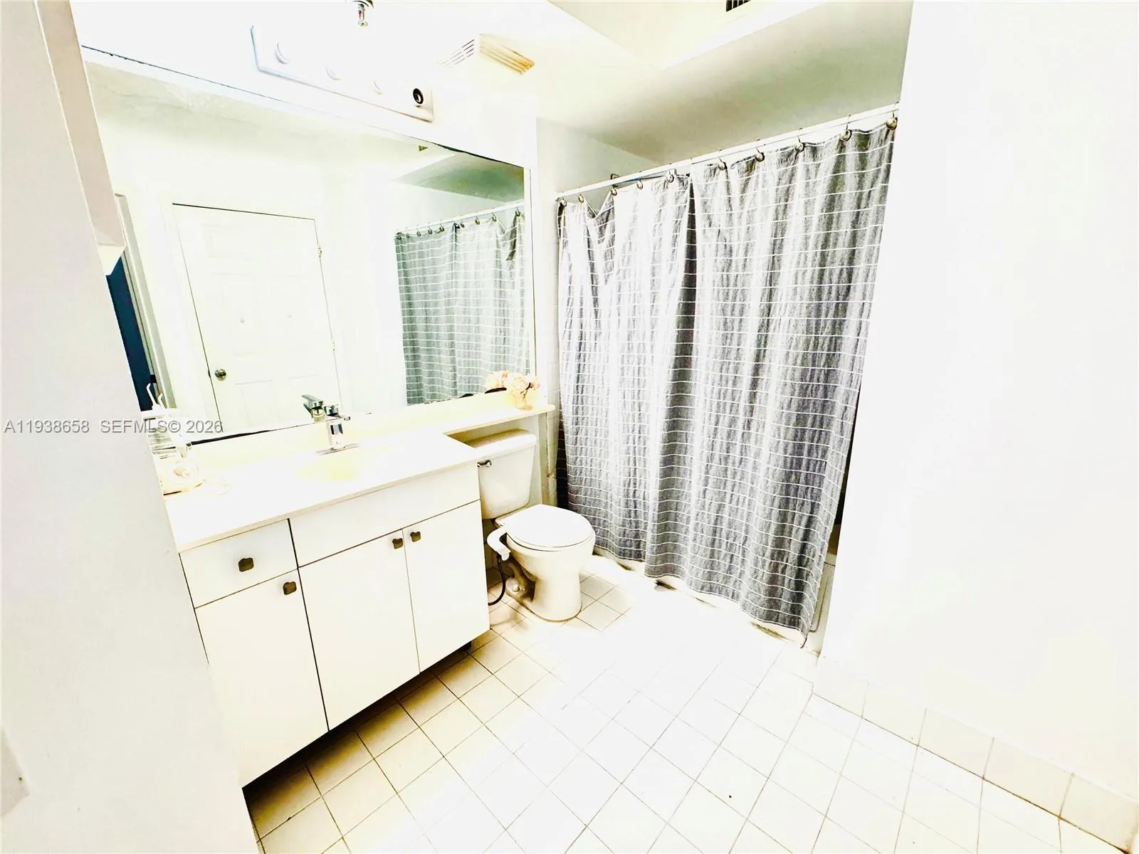 17150 N Bay Rd 2412, Sunny Isles Beach, Florida 33, Sunny Isles Beach, Florida 33160, 2 Bedrooms Bedrooms, ,2 BathroomsBathrooms,Residential Lease,For Rent,17150 N Bay Rd 2412, Sunny Isles Beach, Florida 33,A11938658