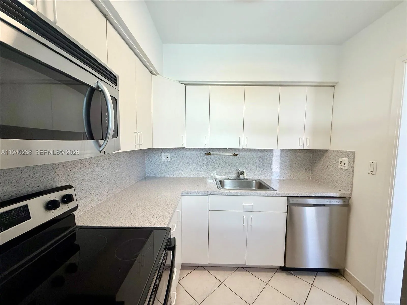 10178 Collins Ave 107, Bal Harbour, Florida 33154, Bal Harbour, Florida 33154, 1 Bedroom Bedrooms, ,2 BathroomsBathrooms,Residential Lease,For Rent,10178 Collins Ave 107, Bal Harbour, Florida 33154,A11940238