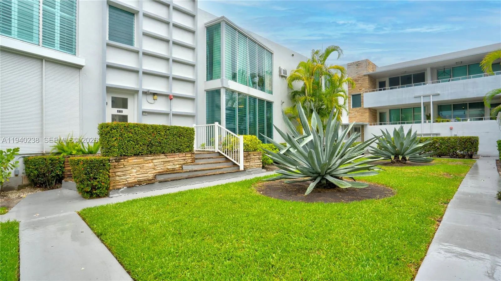 10178 Collins Ave 107, Bal Harbour, Florida 33154, Bal Harbour, Florida 33154, 1 Bedroom Bedrooms, ,2 BathroomsBathrooms,Residential Lease,For Rent,10178 Collins Ave 107, Bal Harbour, Florida 33154,A11940238