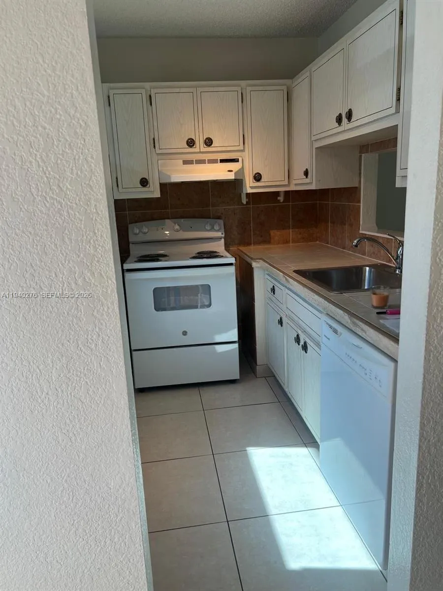 5181 W Oakland Park Blvd 110, Lauderdale Lakes, Fl, Lauderdale Lakes, Florida 33313, 1 Bedroom Bedrooms, ,1 BathroomBathrooms,Residential Lease,For Rent,5181 W Oakland Park Blvd 110, Lauderdale Lakes, Fl,A11940276