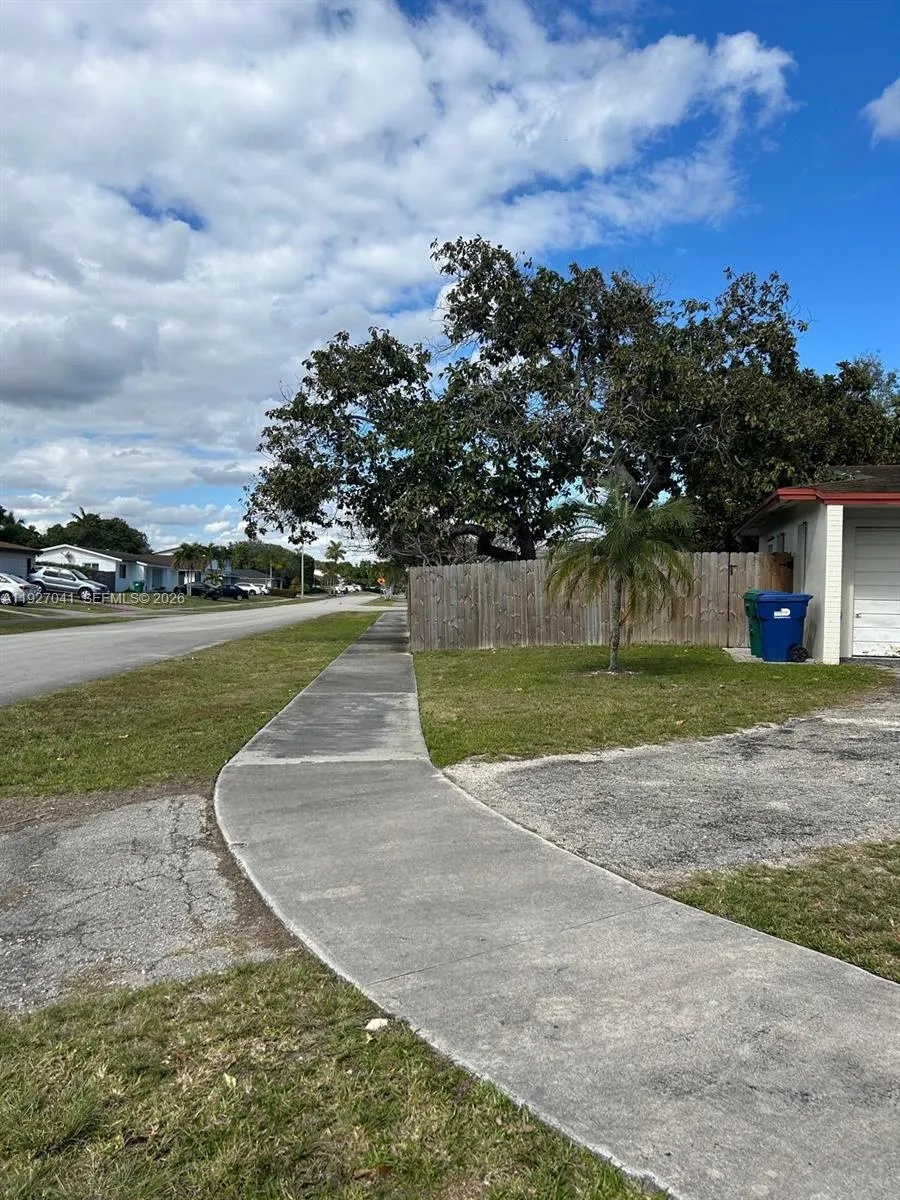 10011 Sw 162nd St, Miami, Florida 33157, Miami, Florida 33157, 3 Bedrooms Bedrooms, ,1 BathroomBathrooms,Residential,For Sale,10011 Sw 162nd St, Miami, Florida 33157,A11927041