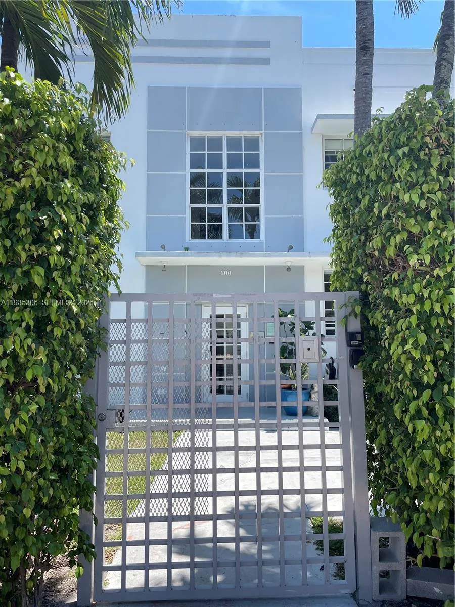 600 15th St 10, Miami Beach, Florida 33139, Miami Beach, Florida 33139, 2 Bedrooms Bedrooms, ,2 BathroomsBathrooms,Residential,For Sale,600 15th St 10, Miami Beach, Florida 33139,A11935306