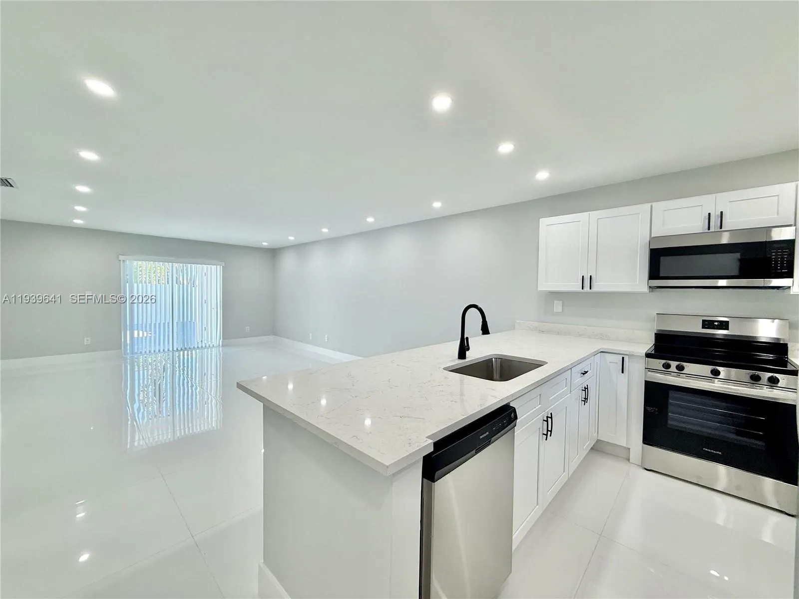 11240 Sw 33rd Cir Pl, Miami, Florida 33165, Miami, Florida 33165, 2 Bedrooms Bedrooms, ,2 BathroomsBathrooms,Residential,For Sale,11240 Sw 33rd Cir Pl, Miami, Florida 33165,A11939641