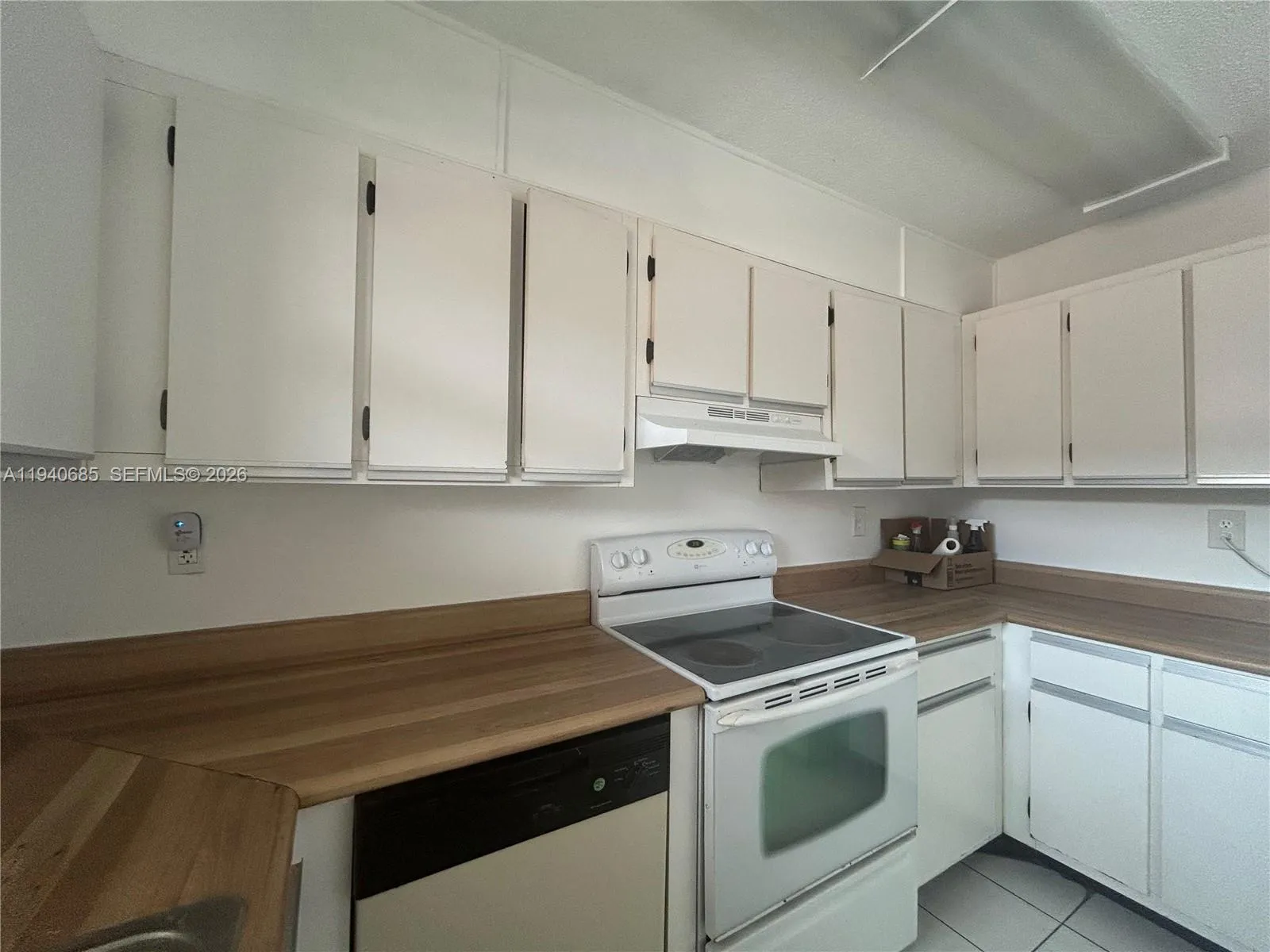 5851 W 20th Ave 409, Hialeah, Florida 33012, Hialeah, Florida 33012, 3 Bedrooms Bedrooms, ,2 BathroomsBathrooms,Residential,For Sale,5851 W 20th Ave 409, Hialeah, Florida 33012,A11940685