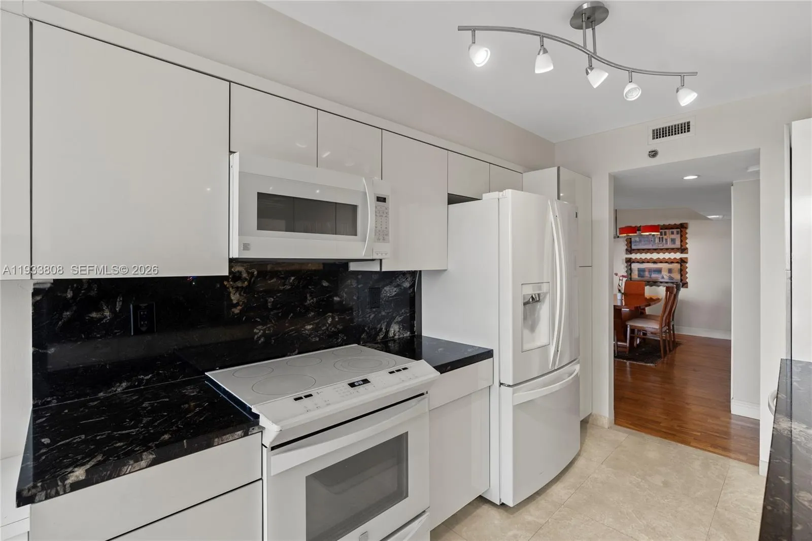 3598 Yacht Club Dr 1003, Aventura, Florida 33180, Aventura, Florida 33180, 3 Bedrooms Bedrooms, ,2 BathroomsBathrooms,Residential,For Sale,3598 Yacht Club Dr 1003, Aventura, Florida 33180,A11933808