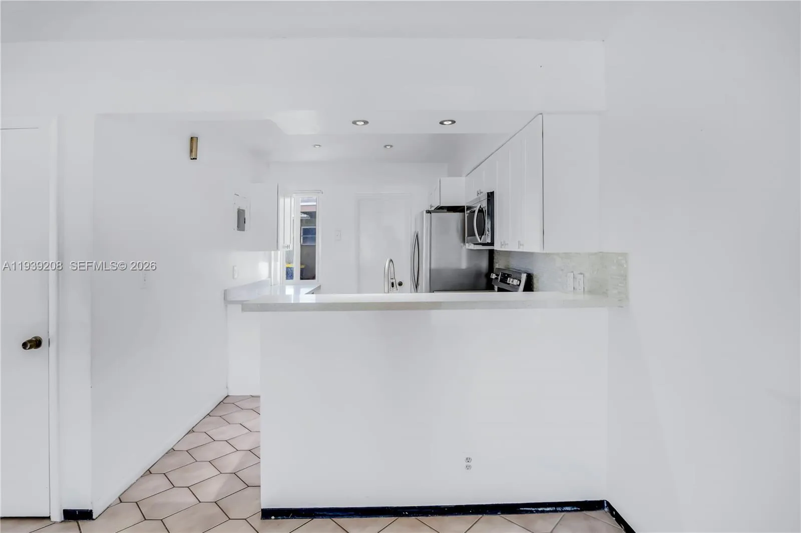 137 Ne 1st Ct A, Dania Beach, Florida 33004, Dania Beach, Florida 33004, 2 Bedrooms Bedrooms, ,1 BathroomBathrooms,Residential Lease,For Rent,137 Ne 1st Ct A, Dania Beach, Florida 33004,A11939208