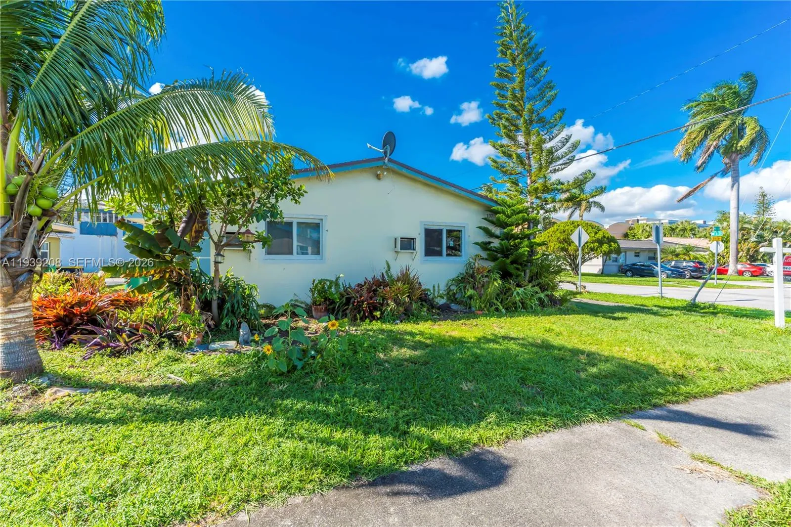 137 Ne 1st Ct A, Dania Beach, Florida 33004, Dania Beach, Florida 33004, 2 Bedrooms Bedrooms, ,1 BathroomBathrooms,Residential Lease,For Rent,137 Ne 1st Ct A, Dania Beach, Florida 33004,A11939208