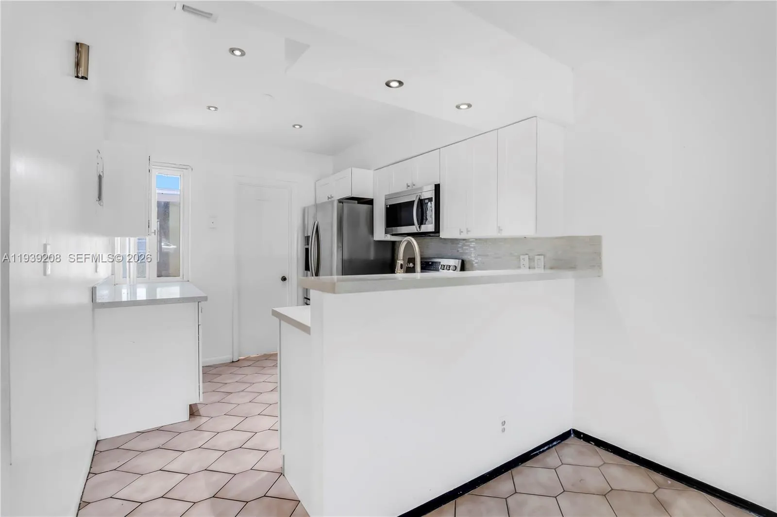 137 Ne 1st Ct A, Dania Beach, Florida 33004, Dania Beach, Florida 33004, 2 Bedrooms Bedrooms, ,1 BathroomBathrooms,Residential Lease,For Rent,137 Ne 1st Ct A, Dania Beach, Florida 33004,A11939208