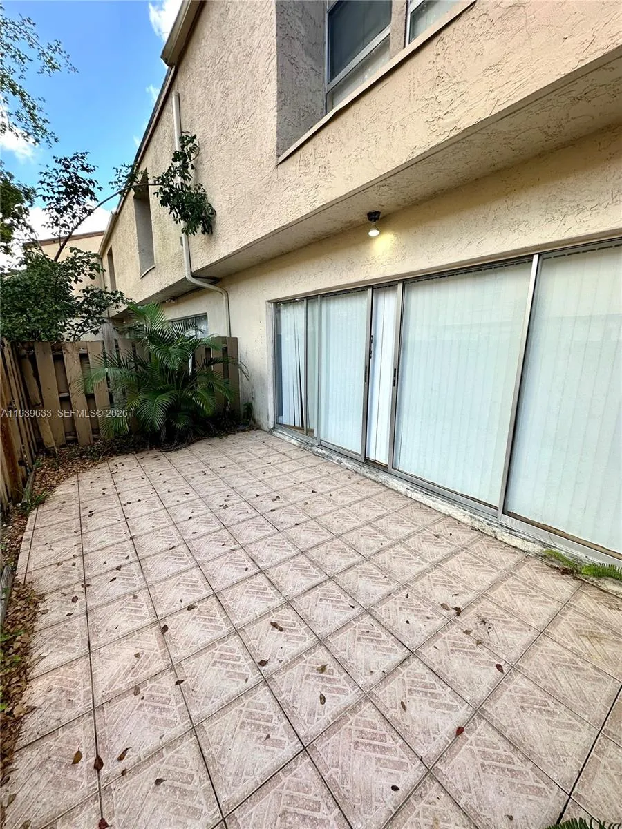 8253 Nw 8th Pl 2, Plantation, Florida 33324, Plantation, Florida 33324, 4 Bedrooms Bedrooms, ,2 BathroomsBathrooms,Residential,For Sale,8253 Nw 8th Pl 2, Plantation, Florida 33324,A11939633