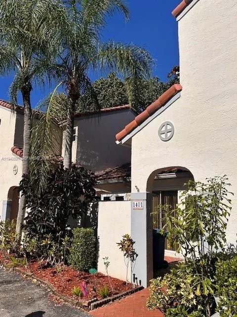 1401 Cottonwood Cir 1, Weston, Florida 33326, Weston, Florida 33326, 2 Bedrooms Bedrooms, ,2 BathroomsBathrooms,Residential Lease,For Rent,1401 Cottonwood Cir 1, Weston, Florida 33326,A11940831