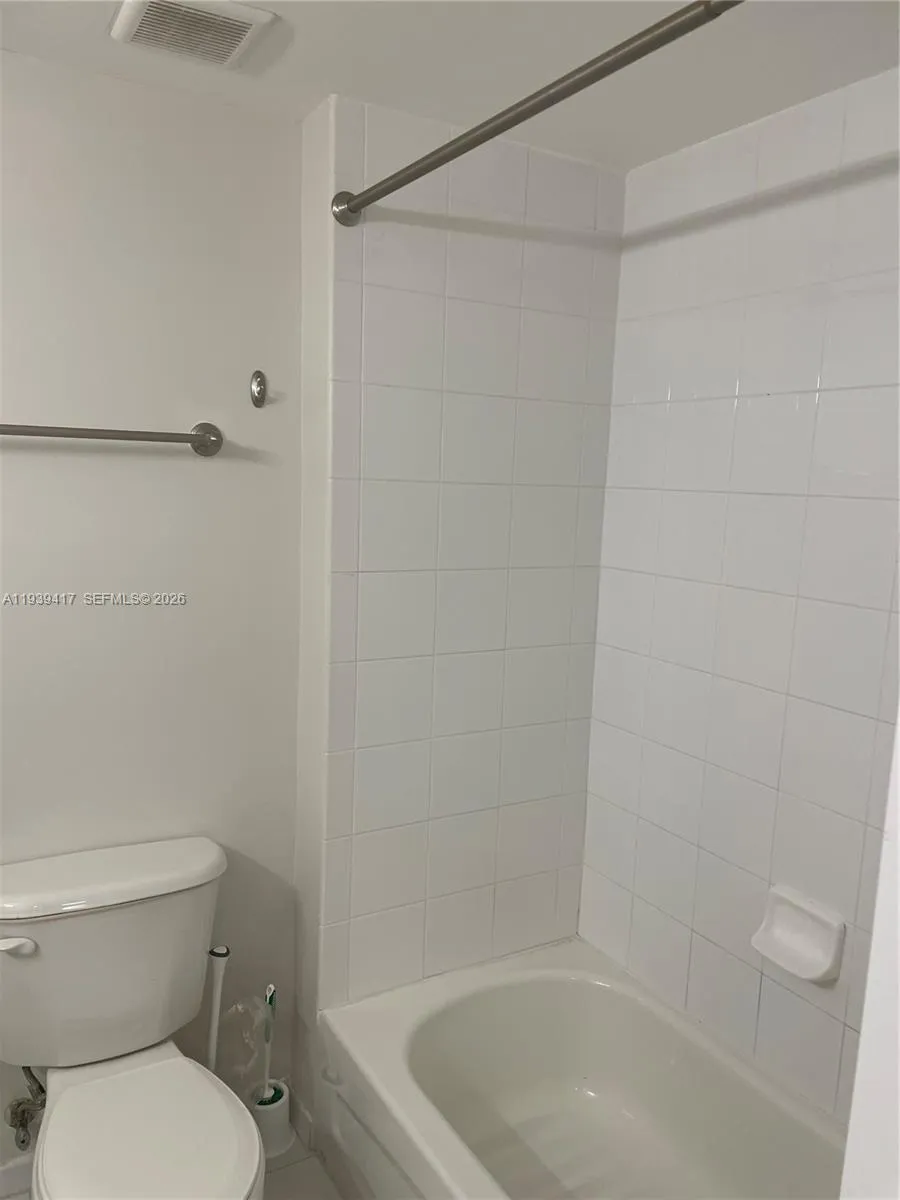 2030 S Douglas Rd 524, Coral Gables, Florida 33134, Coral Gables, Florida 33134, 2 Bedrooms Bedrooms, ,2 BathroomsBathrooms,Residential Lease,For Rent,2030 S Douglas Rd 524, Coral Gables, Florida 33134,A11939417