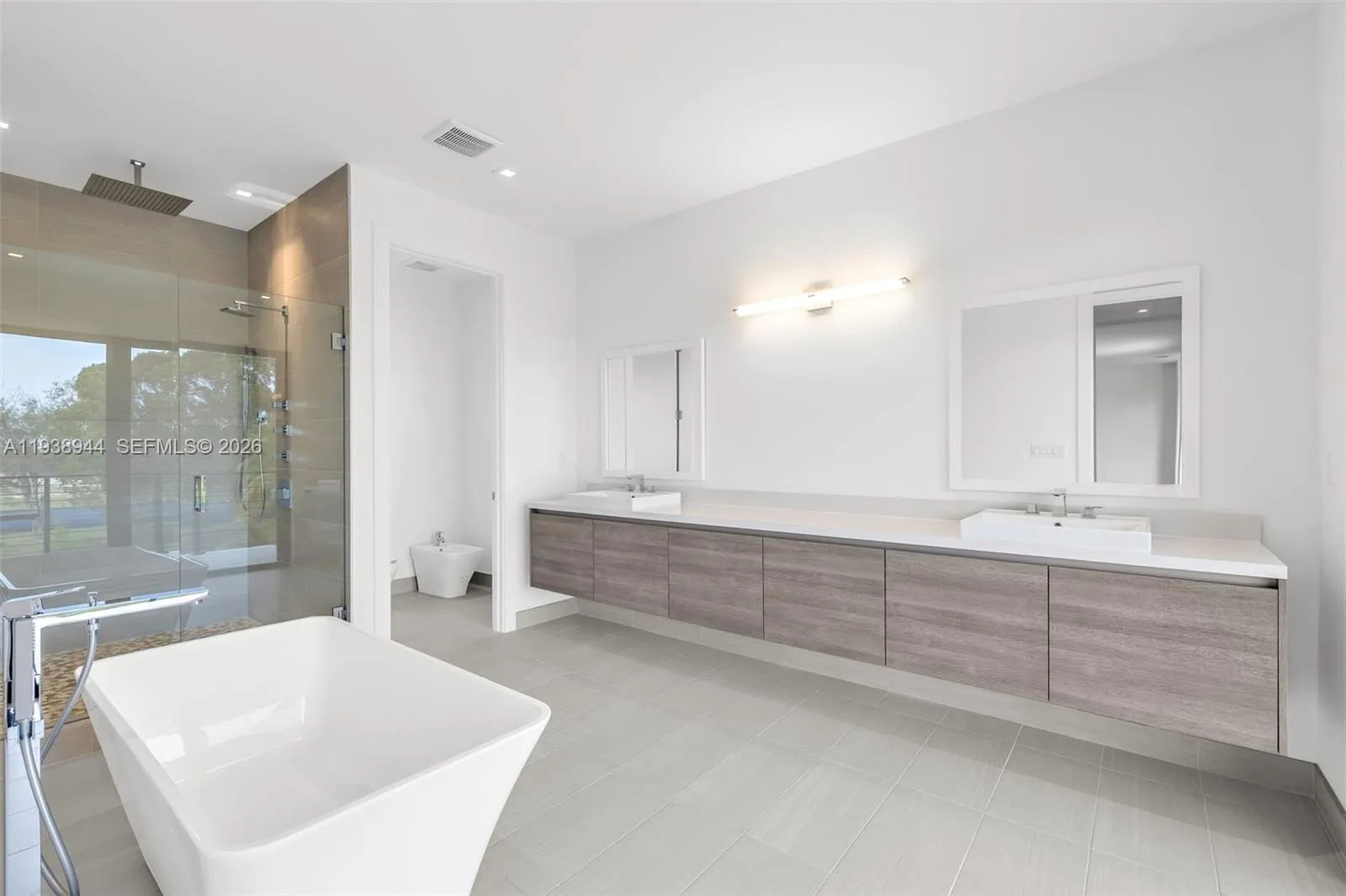 16699 N Botaniko Dr N, Weston, Florida 33326, Weston, Florida 33326, 5 Bedrooms Bedrooms, ,6 BathroomsBathrooms,Residential Lease,For Rent,16699 N Botaniko Dr N, Weston, Florida 33326,A11938944