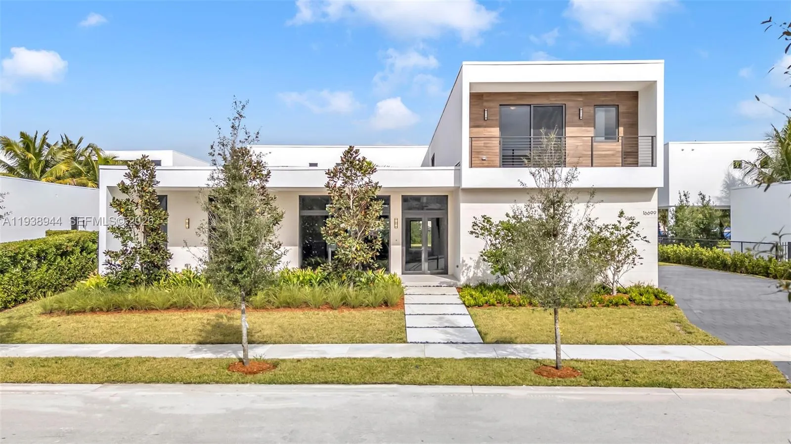 16699 N Botaniko Dr N, Weston, Florida 33326, Weston, Florida 33326, 5 Bedrooms Bedrooms, ,6 BathroomsBathrooms,Residential Lease,For Rent,16699 N Botaniko Dr N, Weston, Florida 33326,A11938944