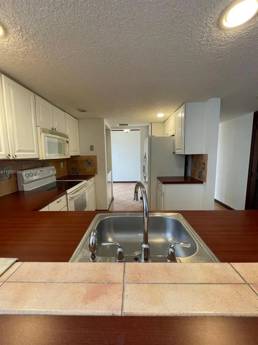 6575 W Oakland Park Blvd 511, Lauderhill, Florida, Lauderhill, Florida 33313, 2 Bedrooms Bedrooms, ,2 BathroomsBathrooms,Residential Lease,For Rent,6575 W Oakland Park Blvd 511, Lauderhill, Florida ,A11939158