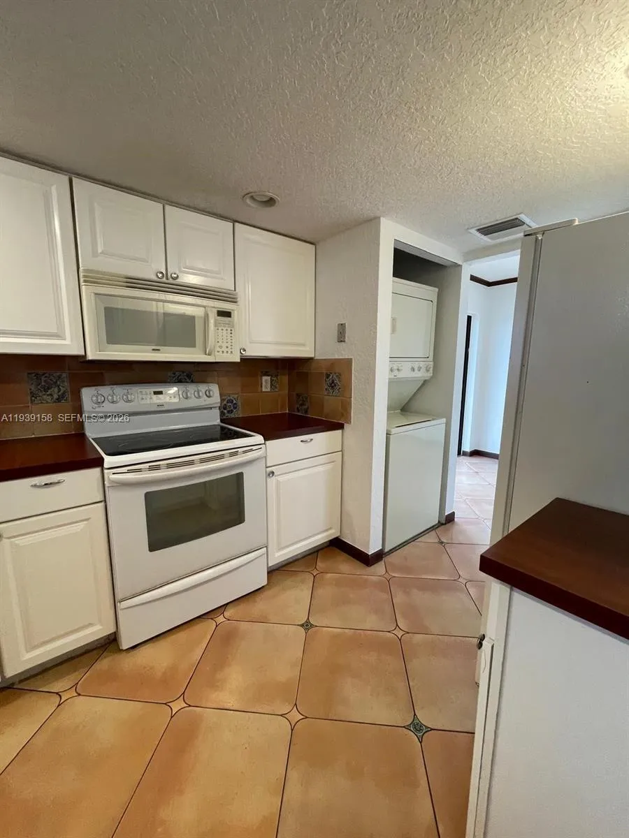 6575 W Oakland Park Blvd 511, Lauderhill, Florida, Lauderhill, Florida 33313, 2 Bedrooms Bedrooms, ,2 BathroomsBathrooms,Residential Lease,For Rent,6575 W Oakland Park Blvd 511, Lauderhill, Florida ,A11939158