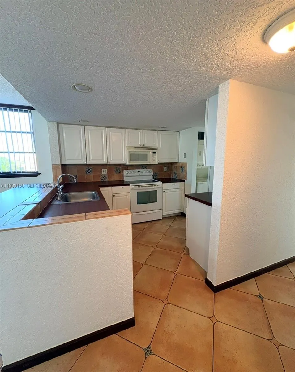 6575 W Oakland Park Blvd 511, Lauderhill, Florida, Lauderhill, Florida 33313, 2 Bedrooms Bedrooms, ,2 BathroomsBathrooms,Residential Lease,For Rent,6575 W Oakland Park Blvd 511, Lauderhill, Florida ,A11939158