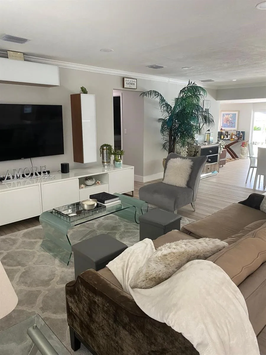 428 N Crescent Dr, Hollywood, Florida 33021, Hollywood, Florida 33021, 4 Bedrooms Bedrooms, ,2 BathroomsBathrooms,Residential,For Sale,428 N Crescent Dr, Hollywood, Florida 33021,A11940548