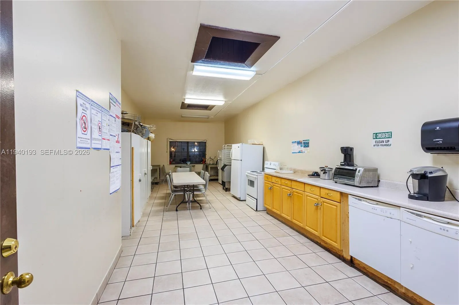 3760 Inverrary Dr 3d, Lauderhill, Florida 33319, Lauderhill, Florida 33319, 1 Bedroom Bedrooms, ,1 BathroomBathrooms,Residential Lease,For Rent,3760 Inverrary Dr 3d, Lauderhill, Florida 33319,A11940193