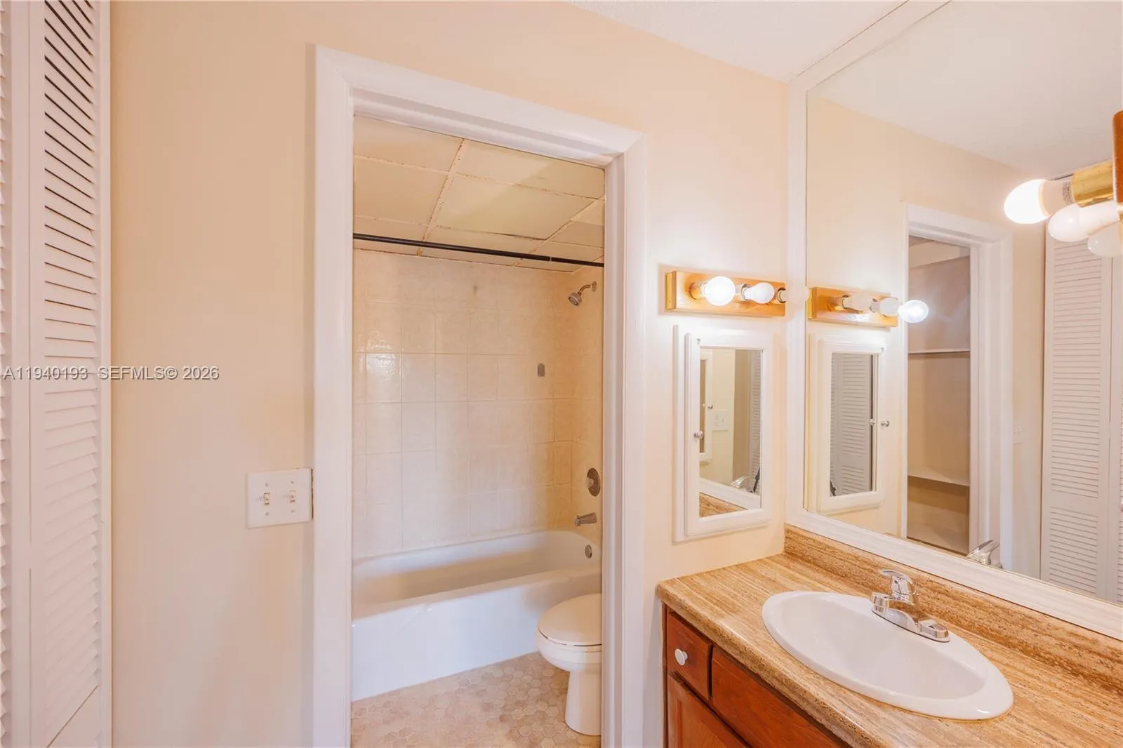 3760 Inverrary Dr 3d, Lauderhill, Florida 33319, Lauderhill, Florida 33319, 1 Bedroom Bedrooms, ,1 BathroomBathrooms,Residential Lease,For Rent,3760 Inverrary Dr 3d, Lauderhill, Florida 33319,A11940193