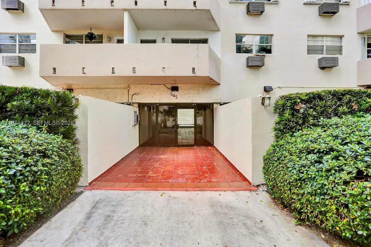 505 Ne 30th St 506, Miami, Florida 33137, Miami, Florida 33137, 2 Bedrooms Bedrooms, ,1 BathroomBathrooms,Residential Lease,For Rent,505 Ne 30th St 506, Miami, Florida 33137,A11941072
