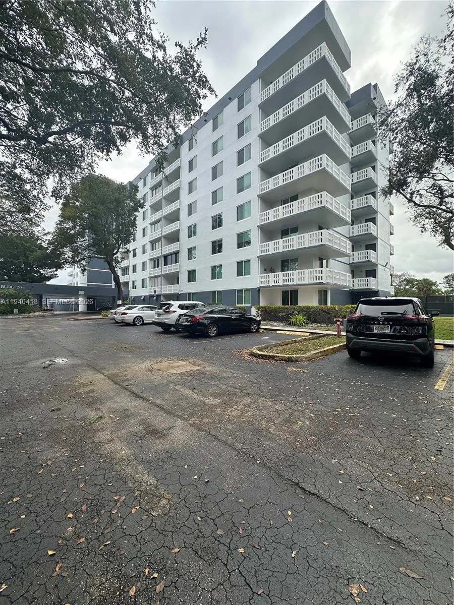 919 Hillcrest Dr 303, Hollywood, Florida 33021, Hollywood, Florida 33021, 2 Bedrooms Bedrooms, ,2 BathroomsBathrooms,Residential Lease,For Rent,919 Hillcrest Dr 303, Hollywood, Florida 33021,A11940418