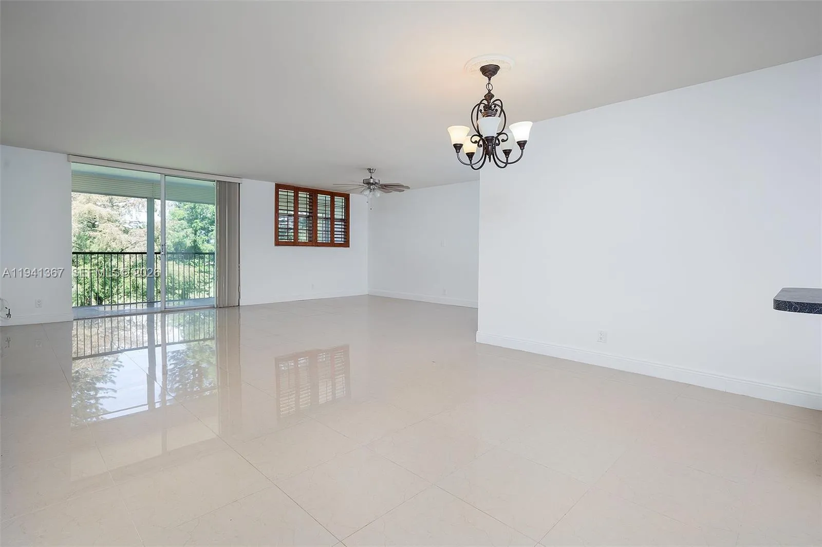 3150 W Rolling Hills Cir 307, Davie, Florida 33328, Davie, Florida 33328, 2 Bedrooms Bedrooms, ,2 BathroomsBathrooms,Residential,For Sale,3150 W Rolling Hills Cir 307, Davie, Florida 33328,A11941367