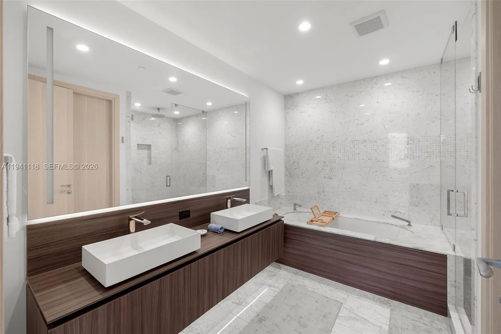 1000 Brickell Plz Ph5403, Miami, Florida 33131, Miami, Florida 33131, 2 Bedrooms Bedrooms, ,3 BathroomsBathrooms,Residential,For Sale,1000 Brickell Plz Ph5403, Miami, Florida 33131,A11941118