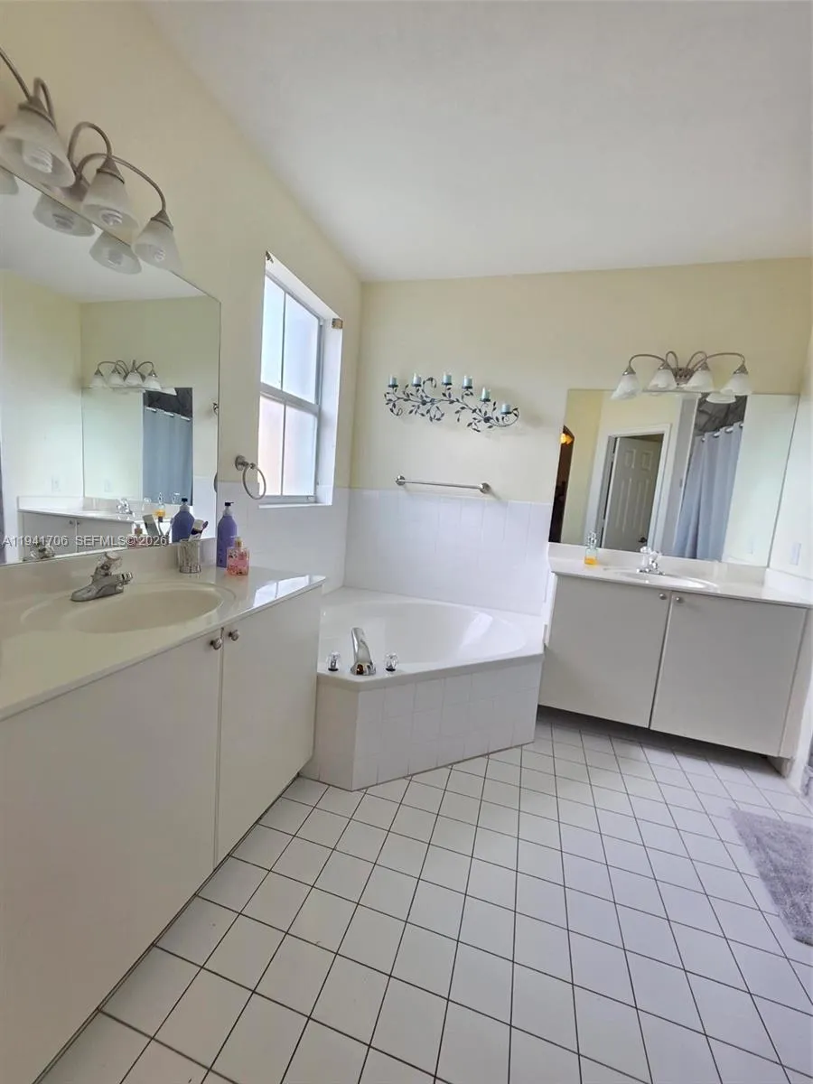 11702 Sw 137th Pl, Miami, Florida 33186, Miami, Florida 33186, 3 Bedrooms Bedrooms, ,2 BathroomsBathrooms,Residential,For Sale,11702 Sw 137th Pl, Miami, Florida 33186,A11941706