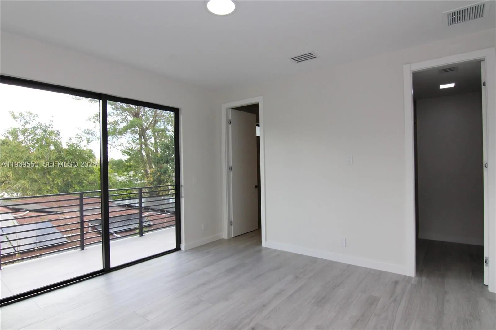 3540 Oak Ave, Miami, Florida 33133, Miami, Florida 33133, 4 Bedrooms Bedrooms, ,4 BathroomsBathrooms,Residential,For Sale,3540 Oak Ave, Miami, Florida 33133,A11939550