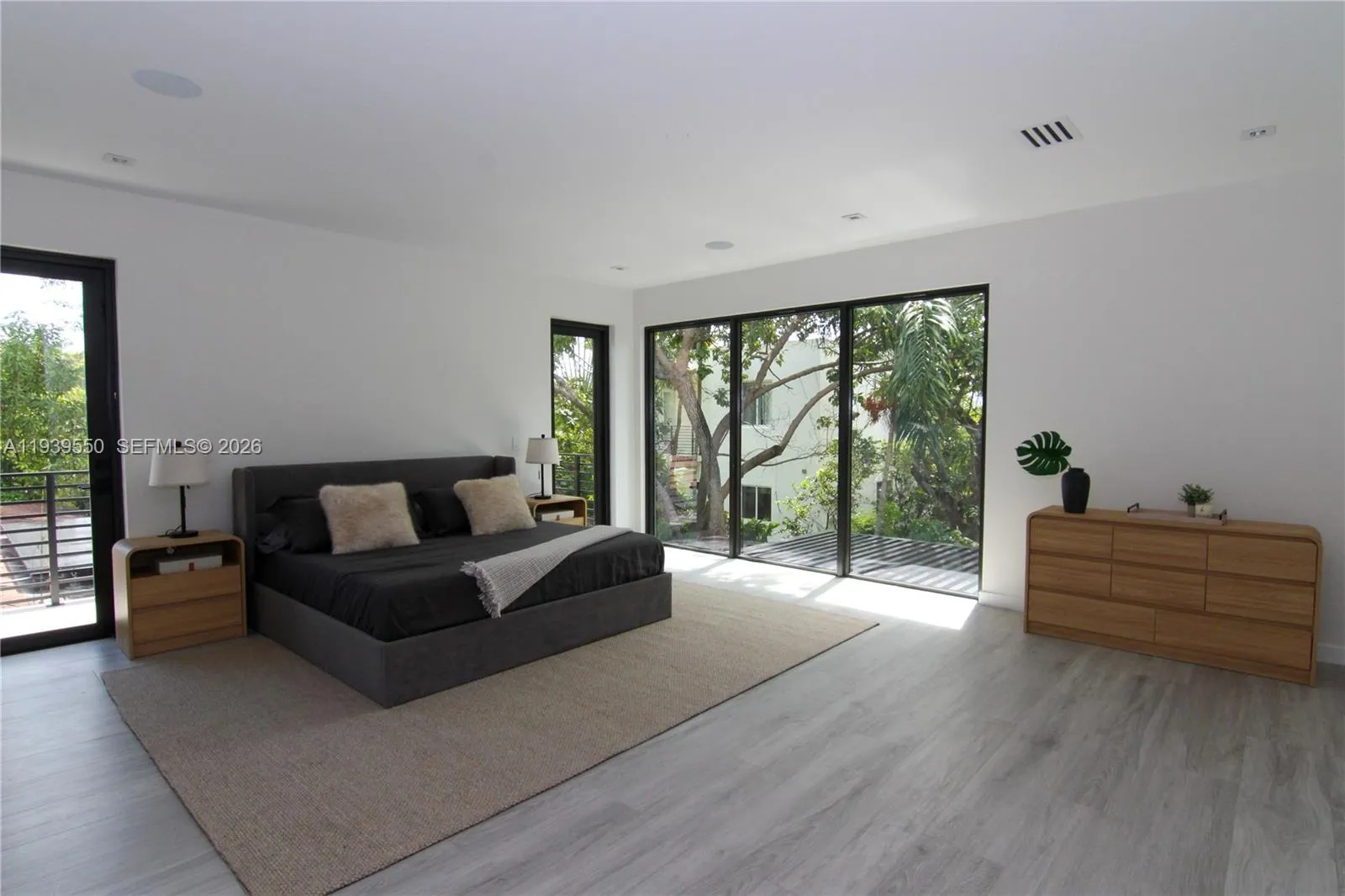 3540 Oak Ave, Miami, Florida 33133, Miami, Florida 33133, 4 Bedrooms Bedrooms, ,4 BathroomsBathrooms,Residential,For Sale,3540 Oak Ave, Miami, Florida 33133,A11939550