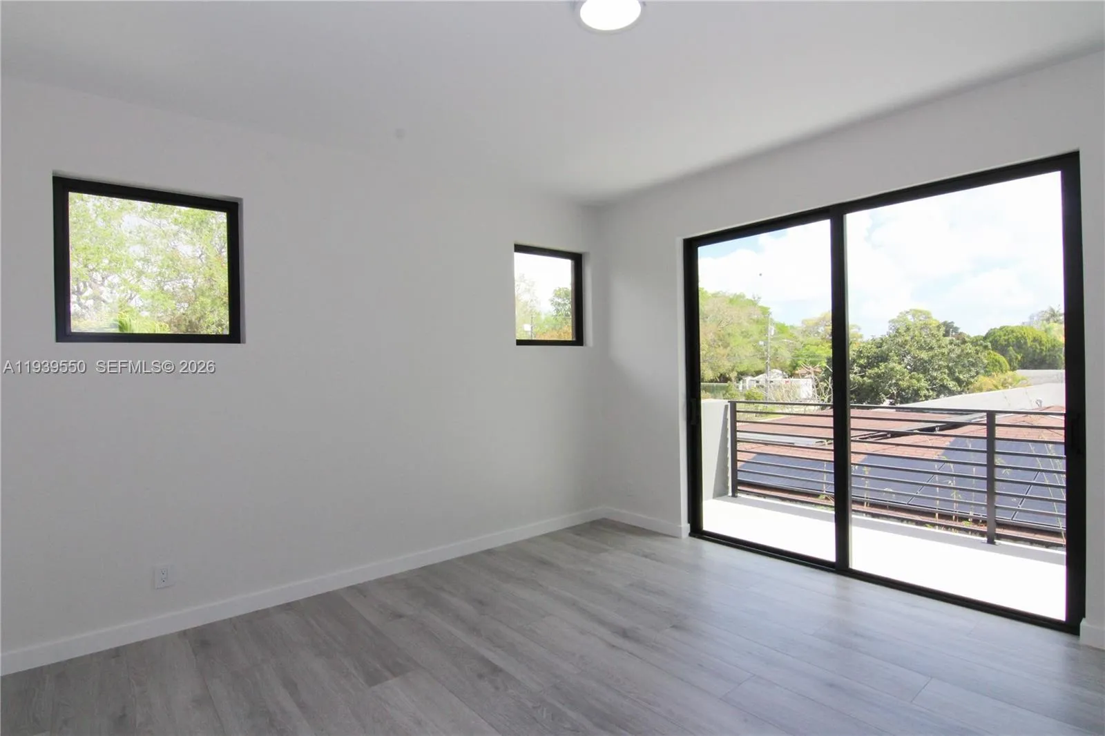 3540 Oak Ave, Miami, Florida 33133, Miami, Florida 33133, 4 Bedrooms Bedrooms, ,4 BathroomsBathrooms,Residential,For Sale,3540 Oak Ave, Miami, Florida 33133,A11939550