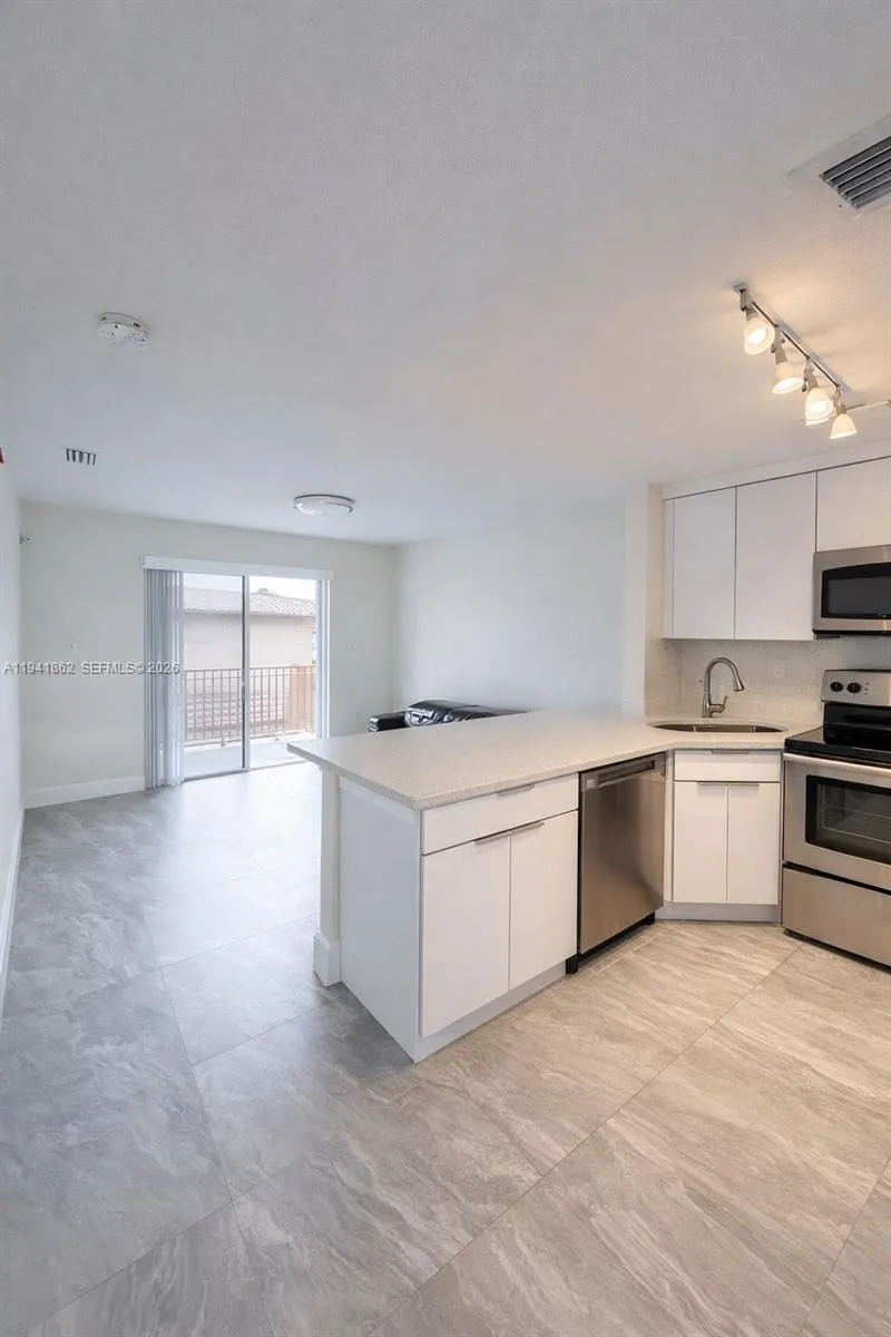 8851 Nw 119th St 6205, Hialeah Gardens, Florida 33, Hialeah Gardens, Florida 33018, 2 Bedrooms Bedrooms, ,2 BathroomsBathrooms,Residential Lease,For Rent,8851 Nw 119th St 6205, Hialeah Gardens, Florida 33,A11941862