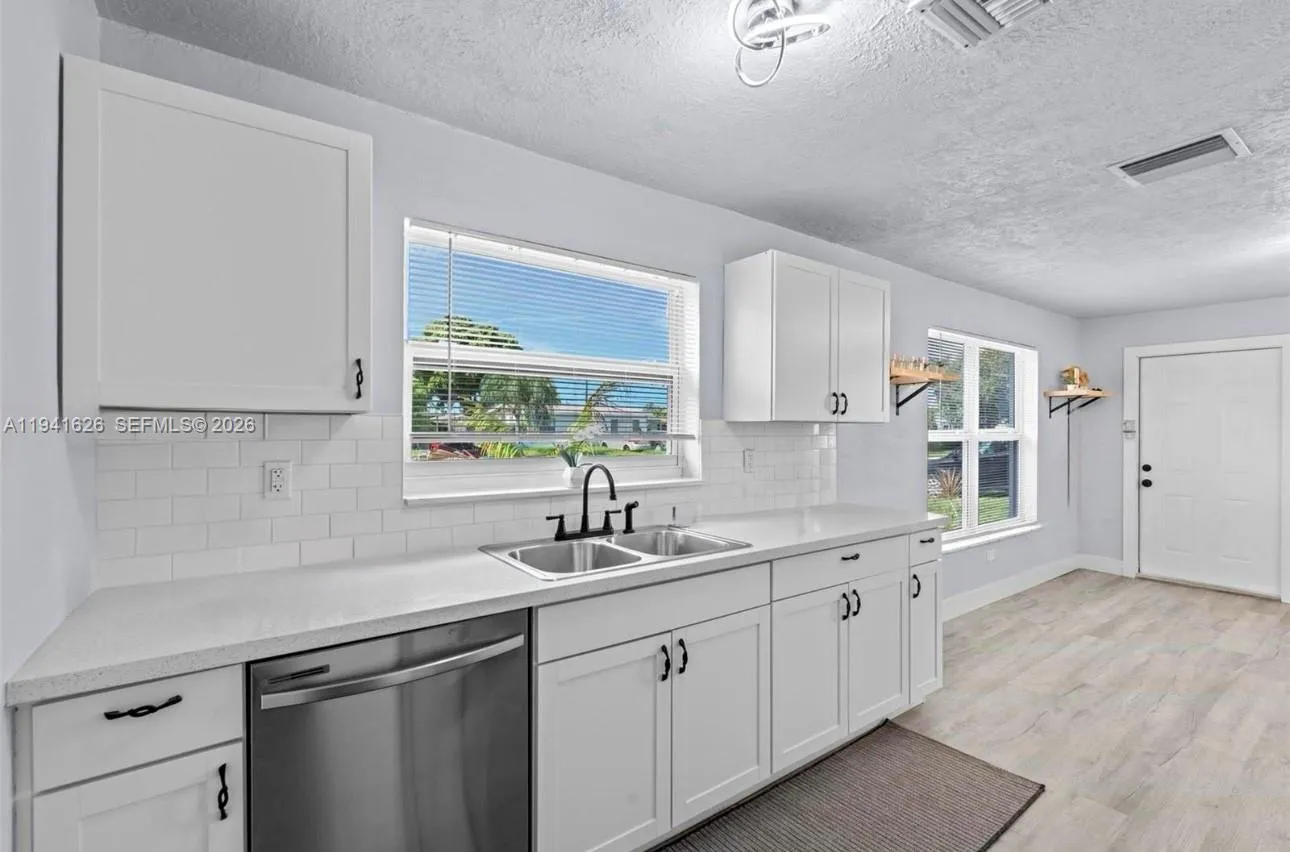 5621 Sw 38th Ct, Davie, Florida 33314, Davie, Florida 33314, 2 Bedrooms Bedrooms, ,1 BathroomBathrooms,Residential,For Sale,5621 Sw 38th Ct, Davie, Florida 33314,A11941626