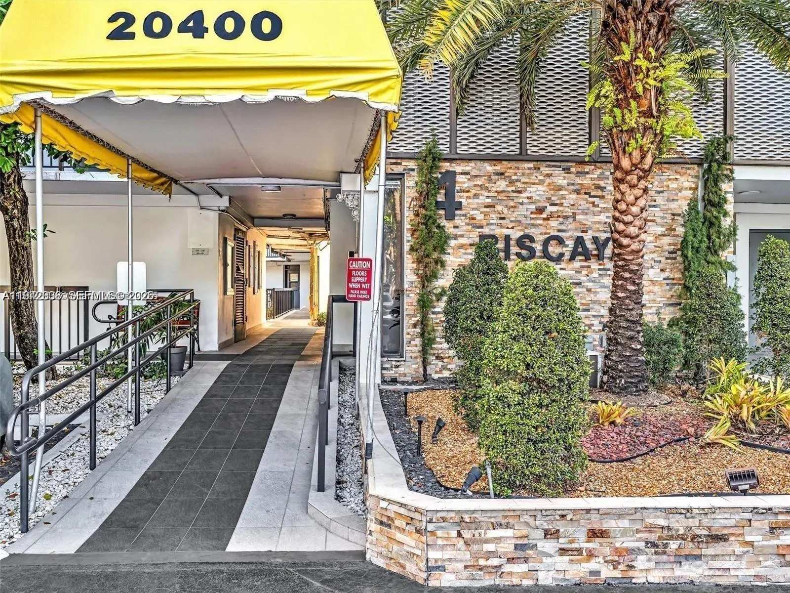 20400 W Country Club Dr 812, Aventura, Florida 331, Aventura, Florida 33180, 2 Bedrooms Bedrooms, ,2 BathroomsBathrooms,Residential Lease,For Rent,20400 W Country Club Dr 812, Aventura, Florida 331,A11942038